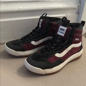 Vans UltraRange Hi MTE Women’s Burgundy/Black High-Top Sneakers